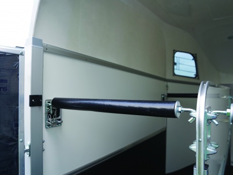  Barre de poitrail et de culotte pleine largeur