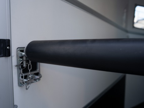  Barres rembourrées au niveau de la poitrine et de