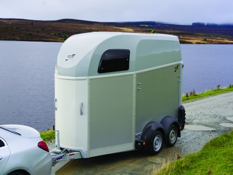 Toit monobloc - Ce toit élégant présente des lignes aérodynamiques fluides, tandis que sa conception monobloc offre une solution sans joint.