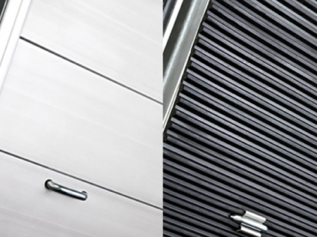 Plancher en aluminium et revêtement en caoutchouc - Les planchers en aluminium sont montés de série. Ils sont recouverts d'un revêtement en caoutchouc amovible de 12 mm d'épaisseur, qui offre un grand confort et une excellente absorption des vibrations.